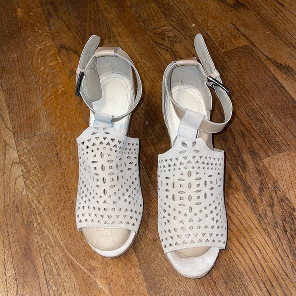 •MARC FISHER•TAN CUT OUT PERFORATED ESPADRILLE PLATFORM WEDGES SIZE 8.5 EUC - Picture 7 of 13